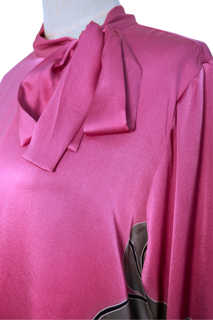 Pussy-Bow Side Blouse & Pareo Batik Ensemble