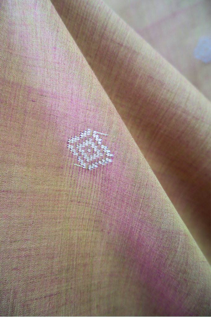 Peach Dual-Tone Loose Fabric Length in Royal Pahang Weave (4.5m)