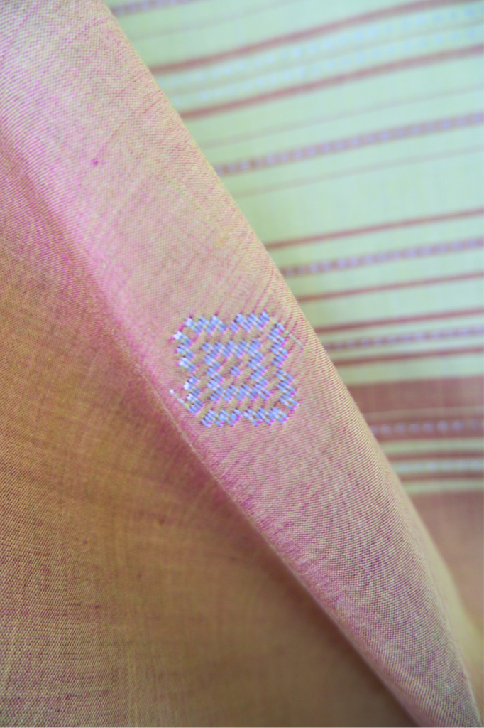 Peach Dual-Tone Loose Fabric Length in Royal Pahang Weave (4.5m)